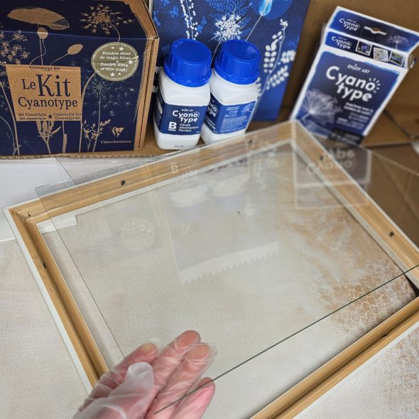 Un verre de cadre récupéré pour le cyanotype